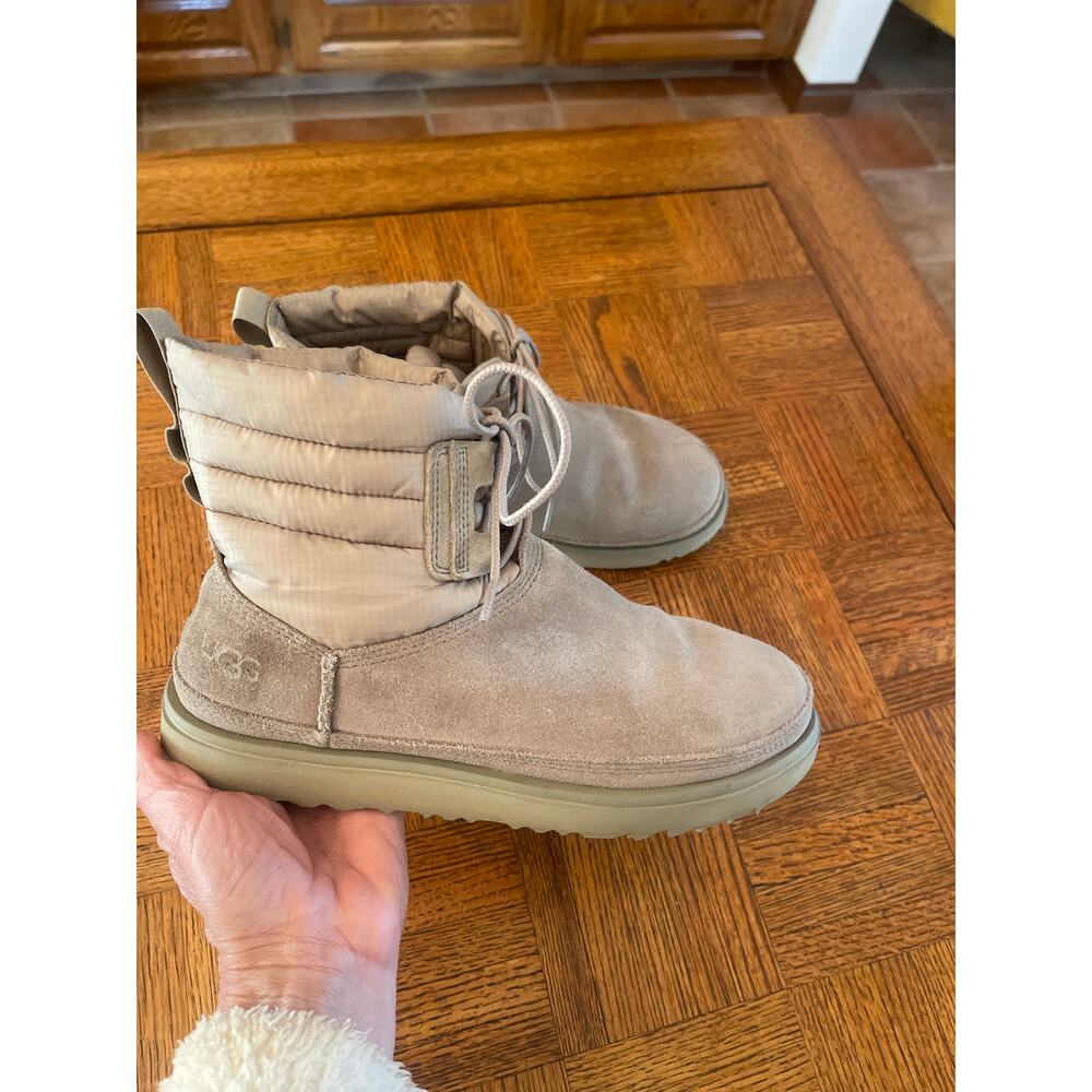 UGG Classic Mini Lace-up
Weather Dune Suede Sheepskin
Boot size 7